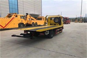 英吉沙非事故拖车